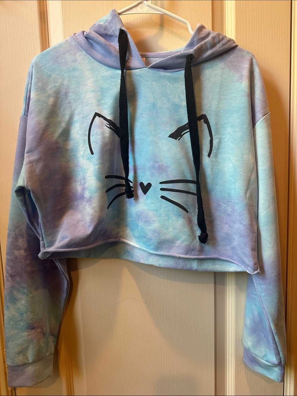 Tie-Dye Cropped Hoodie with Cat Face Graphic - Lavender Blue